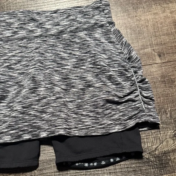 Athleta Contender 2 in 1 Heathered Black and Gray Skort - Picture 3 of 7